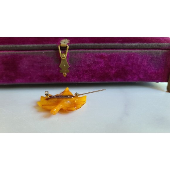 Vintage AVON Amber Marbled Lucite Maple Leaf Brooch Pin Clear Rhinestone - Picture 6 of 10